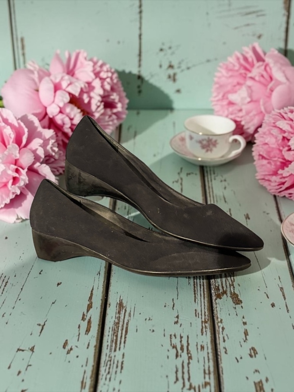 Ferragamo suede vintage kitten heel shoes